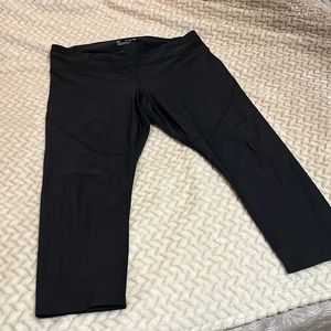 $5 add on‼️Under Armour Cropped Leggings
